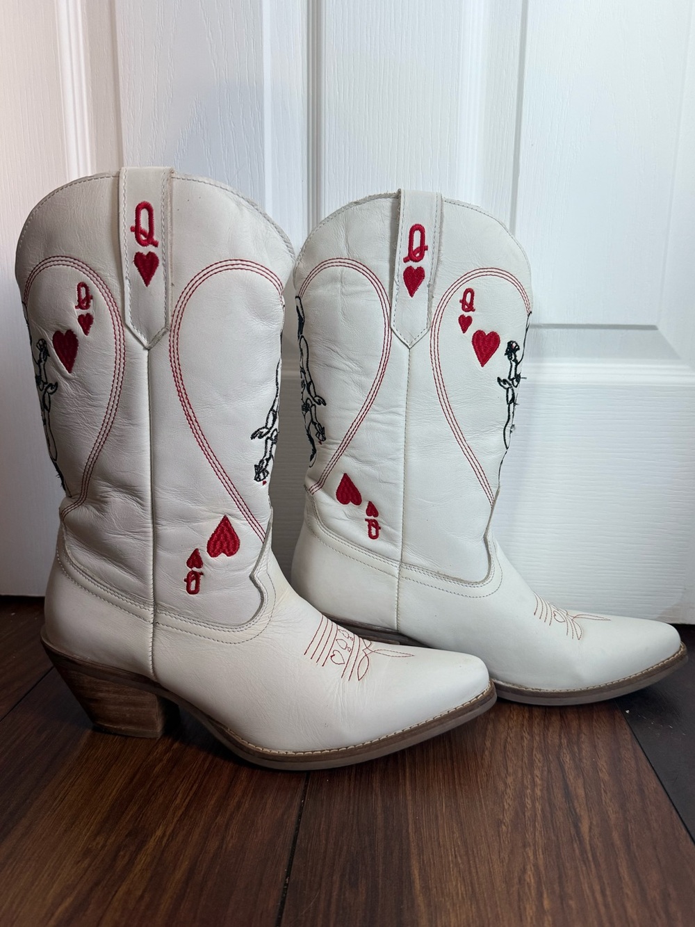 Dingo Queen of Hearts - Picture 3 of 7